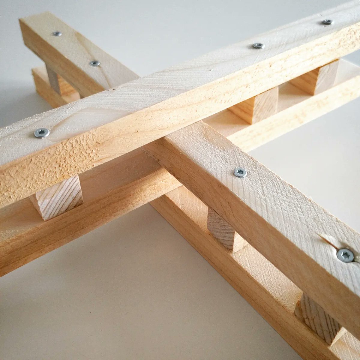 The topic in this summer term's computational design course is - again - timber gridshells. But this time we're focusing on joints instead of formfinding. #iass #timber #architecture #gridshell