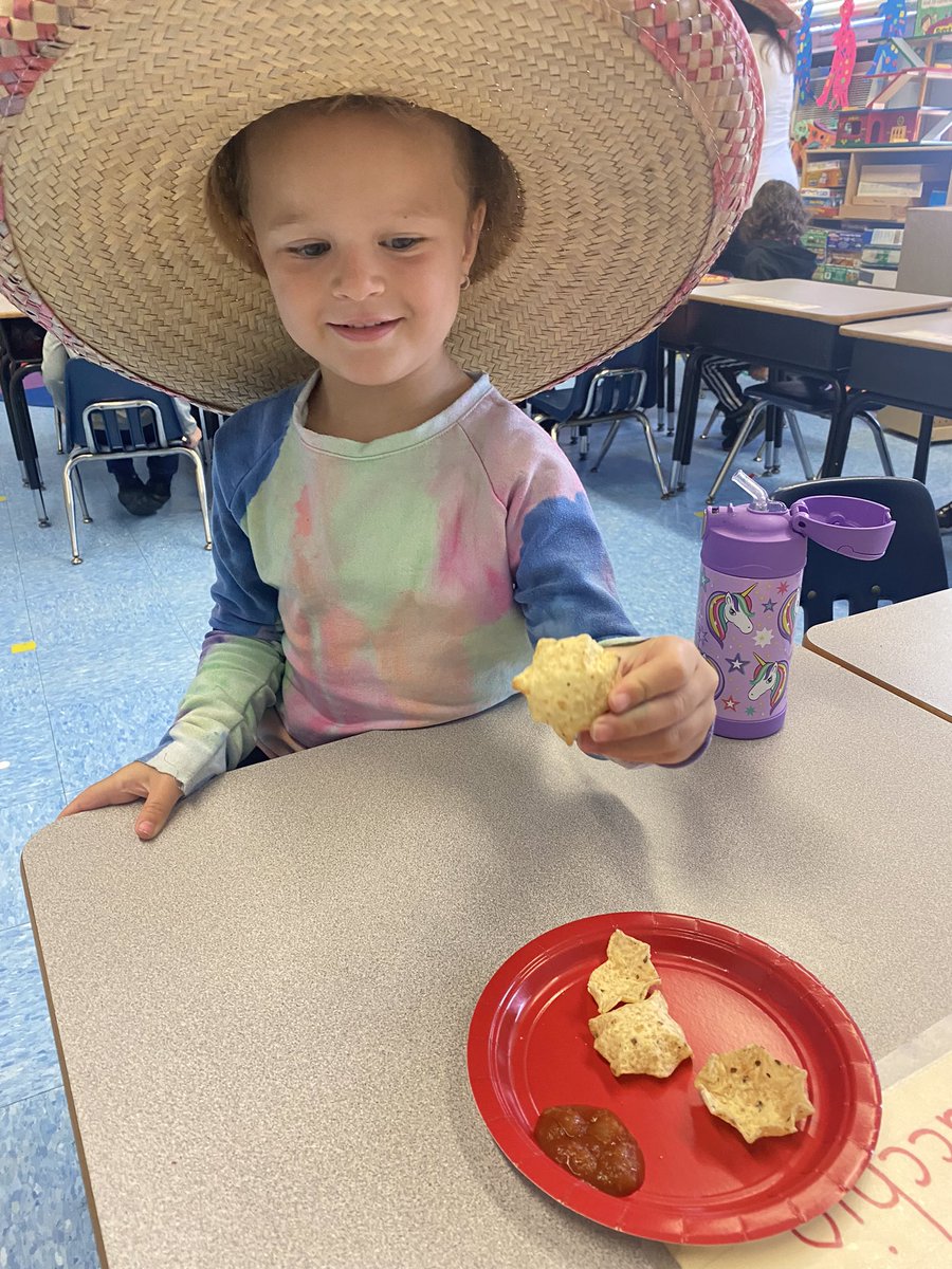 sasv28's tweet photo. UPK tried new foods for Cinco de Mayo @OSchoolsPR @jmcgahan31 @deemartellucci https://t.co/w1dl2oGbiV