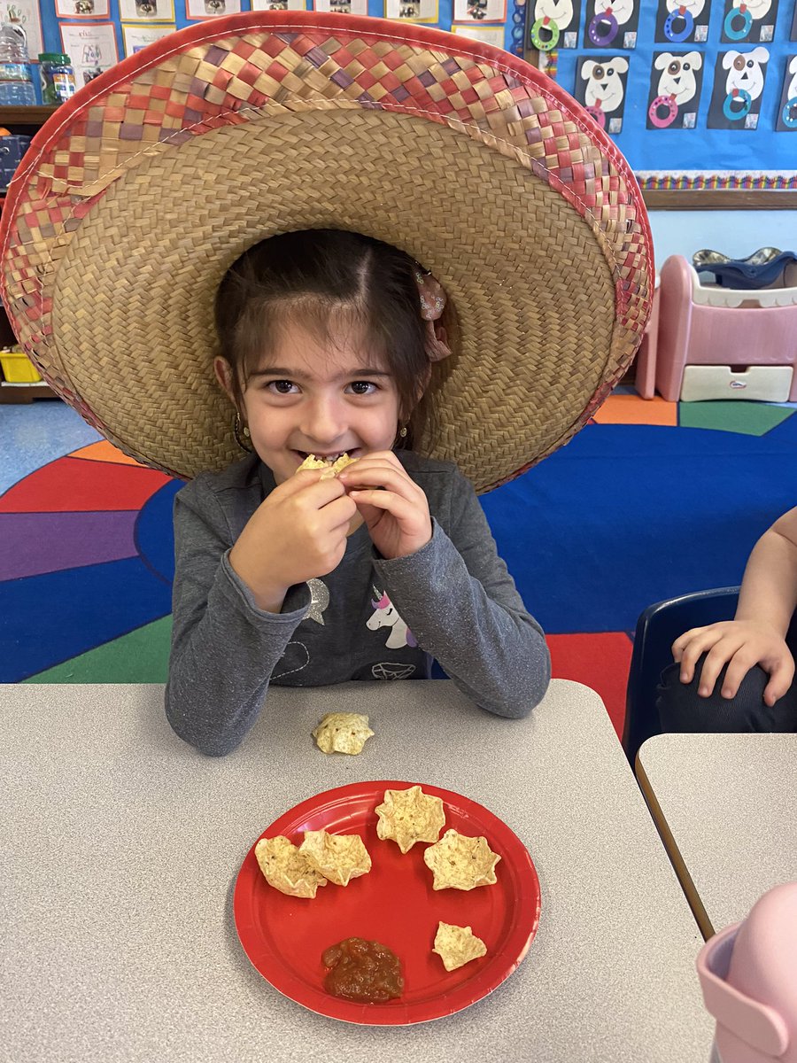 sasv28's tweet photo. UPK tried new foods for Cinco de Mayo @OSchoolsPR @jmcgahan31 @deemartellucci https://t.co/w1dl2oGbiV