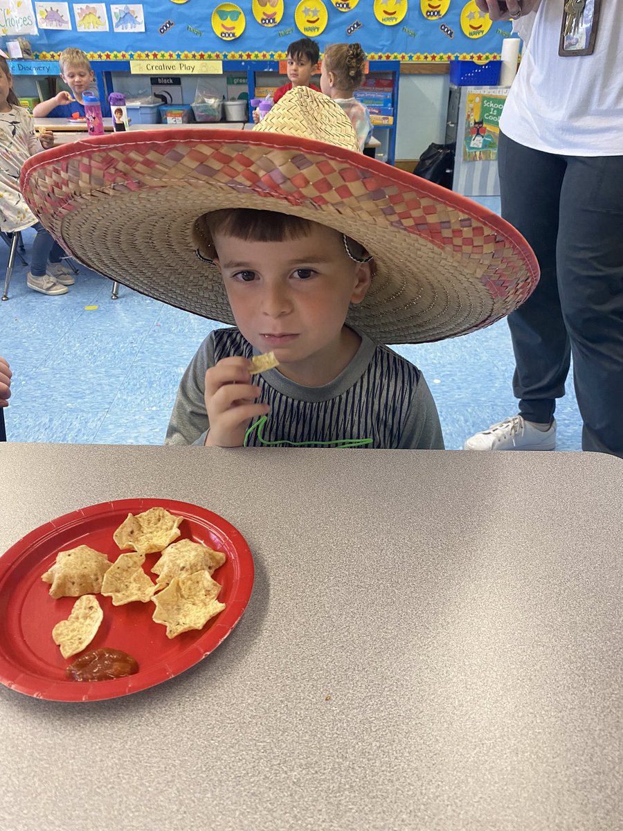 sasv28's tweet photo. UPK tried new foods for Cinco de Mayo @OSchoolsPR @jmcgahan31 @deemartellucci https://t.co/w1dl2oGbiV