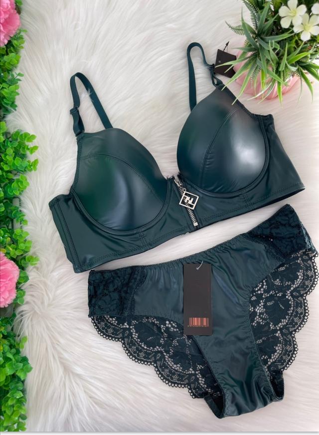 TorresZacconi's tweet photo. Hola, vendo el conjunto es de cuerina ❤️ en $13.000 
Sostén copa C: 38, 40 y 42
Calzón en talla: L , XL y XXL
#SantiagodeChile #ventas #Quilicura #mercadofinanceiro #cuerina https://t.co/W1cA8HXNN9