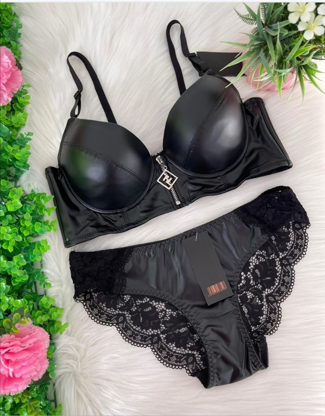 TorresZacconi's tweet photo. Hola, vendo el conjunto es de cuerina ❤️ en $13.000 
Sostén copa C: 38, 40 y 42
Calzón en talla: L , XL y XXL
#SantiagodeChile #ventas #Quilicura #mercadofinanceiro #cuerina https://t.co/W1cA8HXNN9
