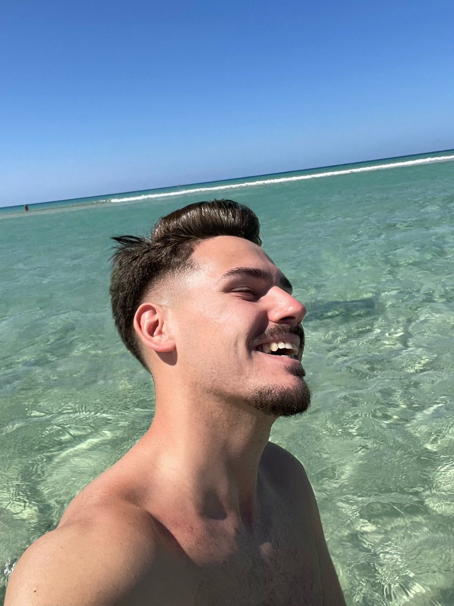 VictorrReyess's tweet photo. Mi deseo es que el verano empiece ya, ¿y el tuyo? 🦀 https://t.co/npmRnPVxOq