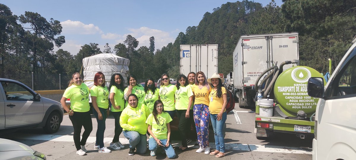 Iselaburb's tweet photo. Tenemos muchas ganas de verte @_CarlosRivera pero nos cerraron la carretera @NuncaPLaFe estamos varados 💚🖤💛 @CRFanSite https://t.co/eUBtj1pwzR