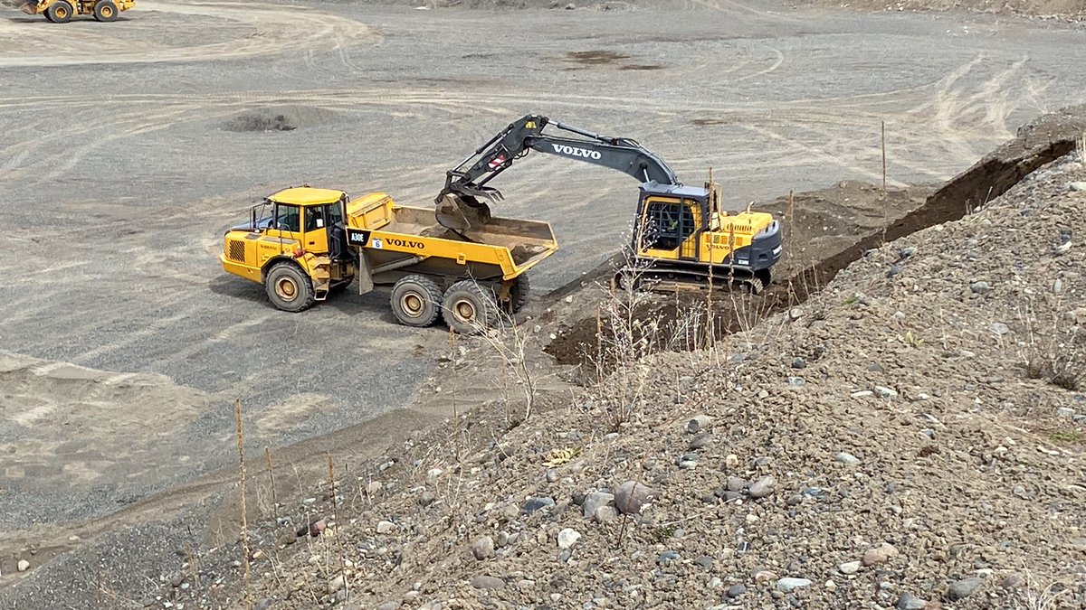 SD27_CP's tweet photo. Heavy Metal Rocks 100 @SD27_CC #PSO #heavymetalrocks #dawsonroadmaintenance #breeconstruction #mcneillogging https://t.co/ctQYntnw2O