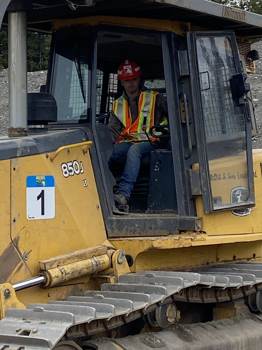 SD27_CP's tweet photo. Heavy Metal Rocks 100 @SD27_CC #PSO #heavymetalrocks #dawsonroadmaintenance #breeconstruction #mcneillogging https://t.co/ctQYntnw2O