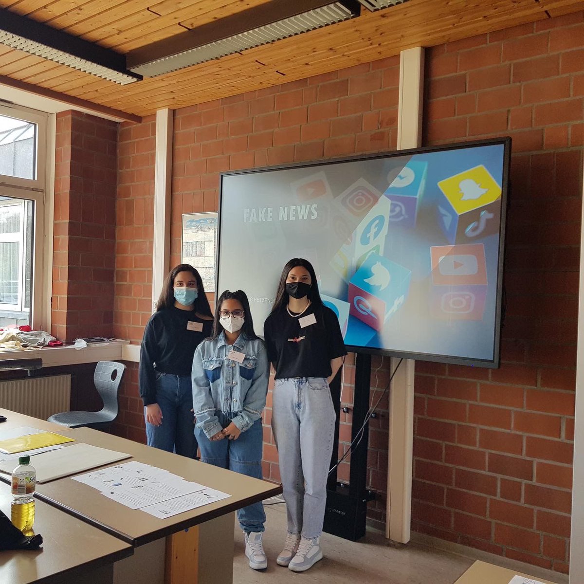 IBCHetzendorf's tweet photo. #ibchetzendorf #Digitalisierung #erasmus_project
Schüler*innen aus Polen, Luxemburg und Deutschland führten durch die Themen 
▶️ Video CVs
▶️ Tablets im Unterricht 
▶️ Instagram versus Reality

This  Project offers an inspiring forum for the exchange of experiences among students https://t.co/zBICkYf319