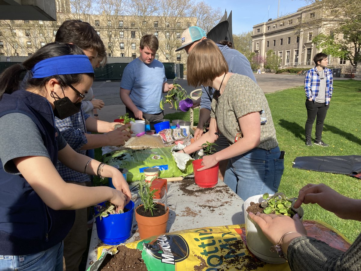 Stop by the front of building 18 (until 5:30 pm today) to plant some plants, grab some snacks, enjoy the beautiful spring weather and say hi to the CADI community !