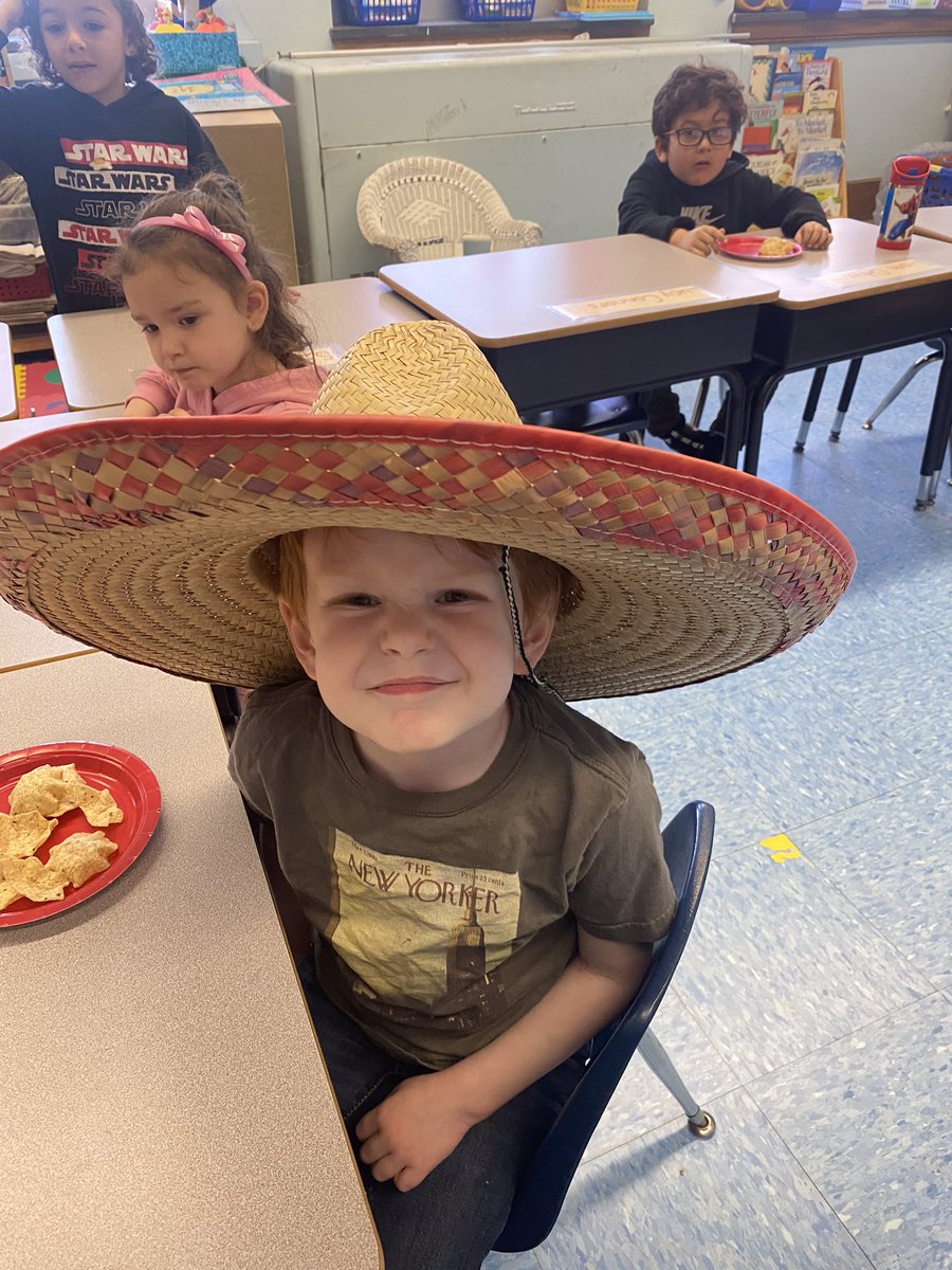 sasv28's tweet photo. UPK -Do you like my sombrero?@OSchoolsPR @jmcgahan31 @deemartellucci https://t.co/M0do0Rd5Dt