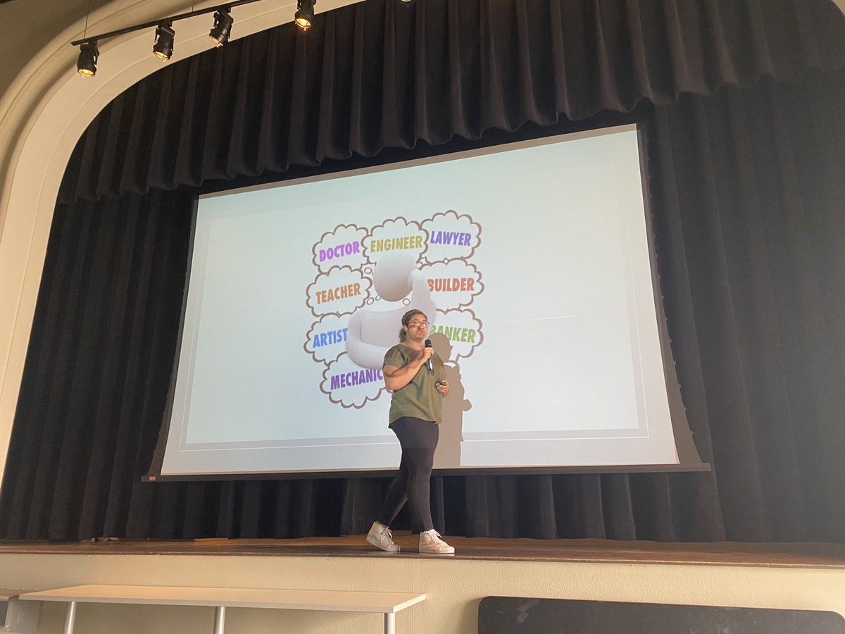 L_Graham_MET's tweet photo. Today at #PeoriaMET we performed our TED Talk finals! Had a blast and it made a huge improvement on my public speaking overall, and everyone else’s was great to listen to. #PeoriaMETTech https://t.co/CYD8QLrCNA