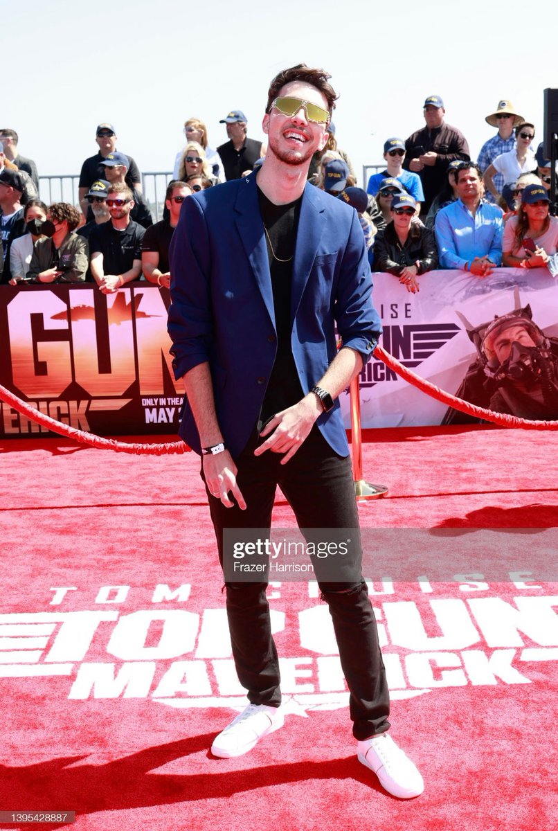 foryoueaglee's tweet photo. foto no red carpet de um evento internacional na Califórnia.
ele sabe que ele venceu!♥️ https://t.co/VF9Bg45wok