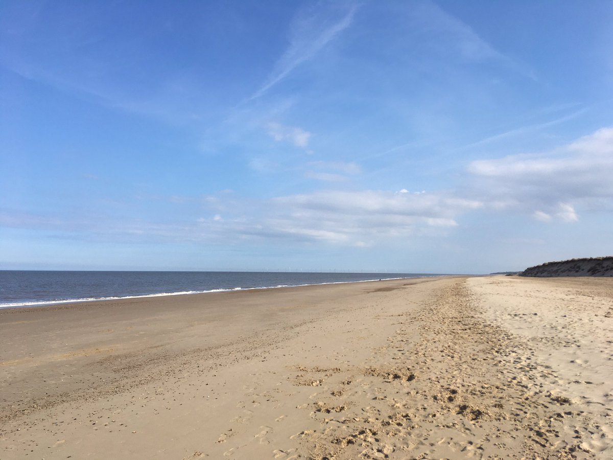 JoTBirks's tweet photo. Every teacher should have an after school activity…. #wellbeing #swimtoholland #andback #edutwitter #norfolkskies #norfolkbeaches @Alpkit https://t.co/6Md94YnrIW