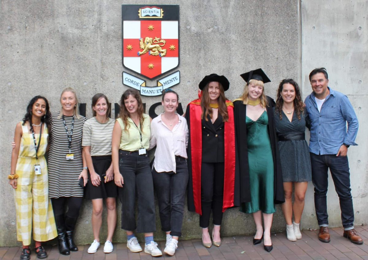 ss_reefsrock's tweet photo. Had a great time at graduation yesterday 👩‍🎓 Thankful for ceremonies to be in person again and thankful for my wonderful lab mates and supervisors @adriatix @ZiggyMarzinelli  🐠 🐟 🐠 🐟 @UNSWScience @unswbees https://t.co/ccjBldgZDp