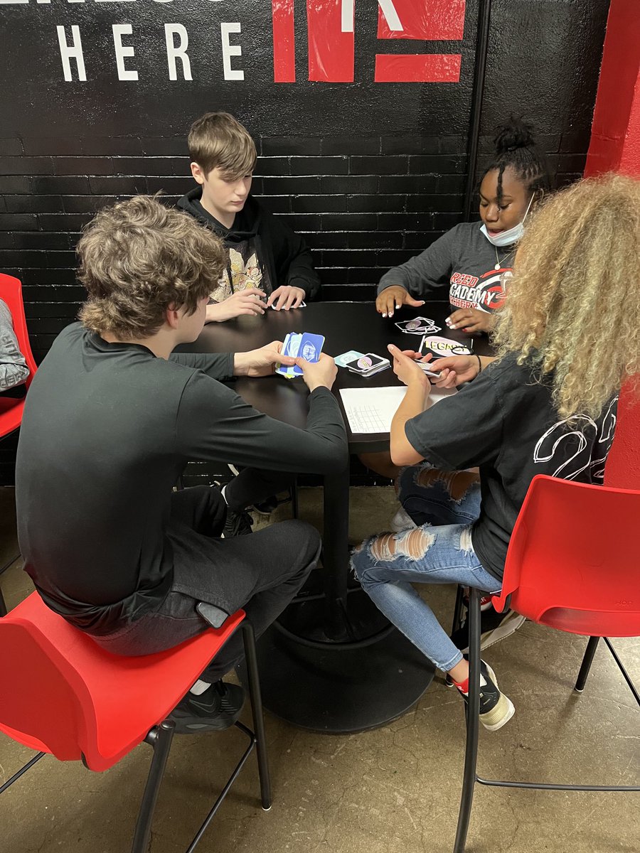 margaretroyce's tweet photo. Playing games about Westward Expansion. Fun way to spend a rainy day. #socialstudiesfun @officialSPS @ReedAcademy1 https://t.co/oosZL1ZREw