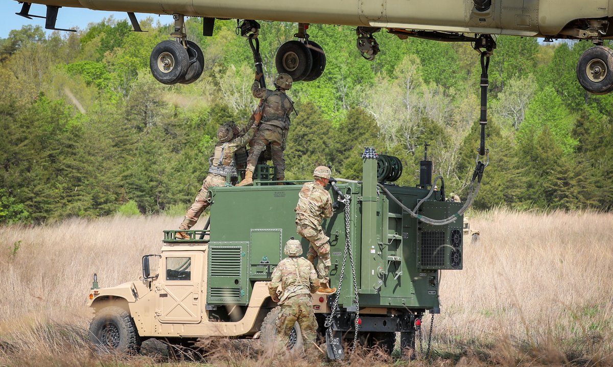 TheRakkasans's tweet photo. Soldiers with Headquarters and Headquarters Company, Brigade, 3BCT and other units conduct Lift Training May 2, 2022. https://t.co/TerEEJFNdn