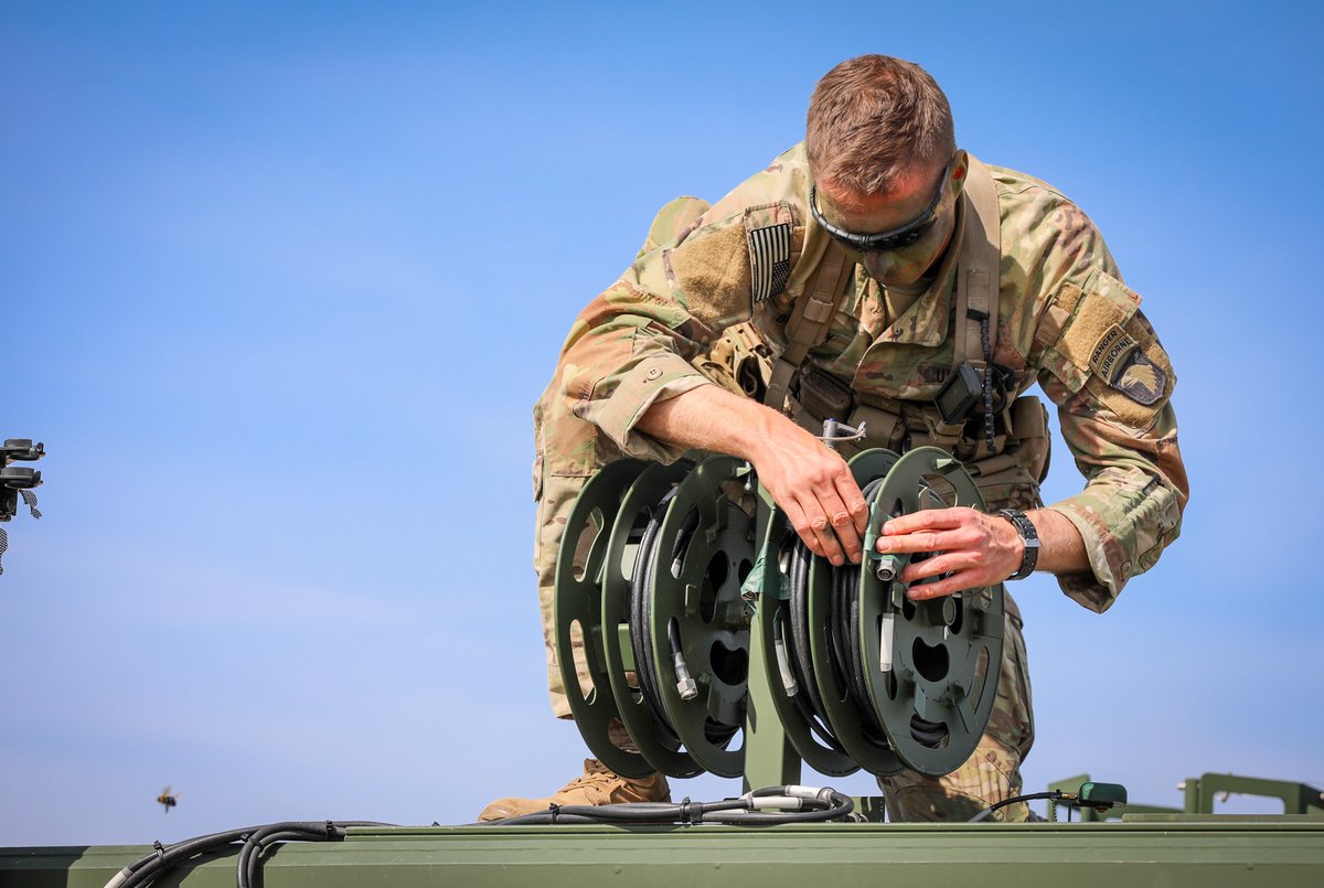 TheRakkasans's tweet photo. Soldiers with Headquarters and Headquarters Company, Brigade, 3BCT and other units conduct Lift Training May 2, 2022. https://t.co/TerEEJFNdn