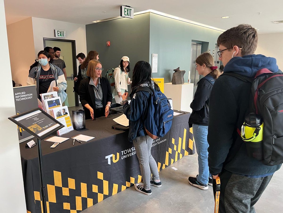 TU_CIS's tweet image. We had a great turnout today at our Graduate Information Session! Students stopped by to learn more about our accelerated Bachelor’s to Master’s program and our graduate Computer Science and Applied Information Technology degrees. Thank you to everyone who stopped by! #tucis