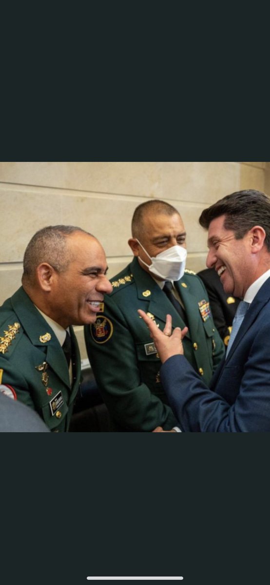 ForeroHelver's tweet photo. @PluralidadZ Ayer salió la @PoliciaColombia @COL_EJERCITO @PoliciaColombia @IvanDuque @Diego_Molano sacando pecho en un convoy militar inmenso para deportar a Otoniel y hoy brillan por su ausencia frente a estos atentados contra los ciudadanos y la democracia cagados es lo que son 🆘🇨🇴 https://t.co/ygjBCOGCcD