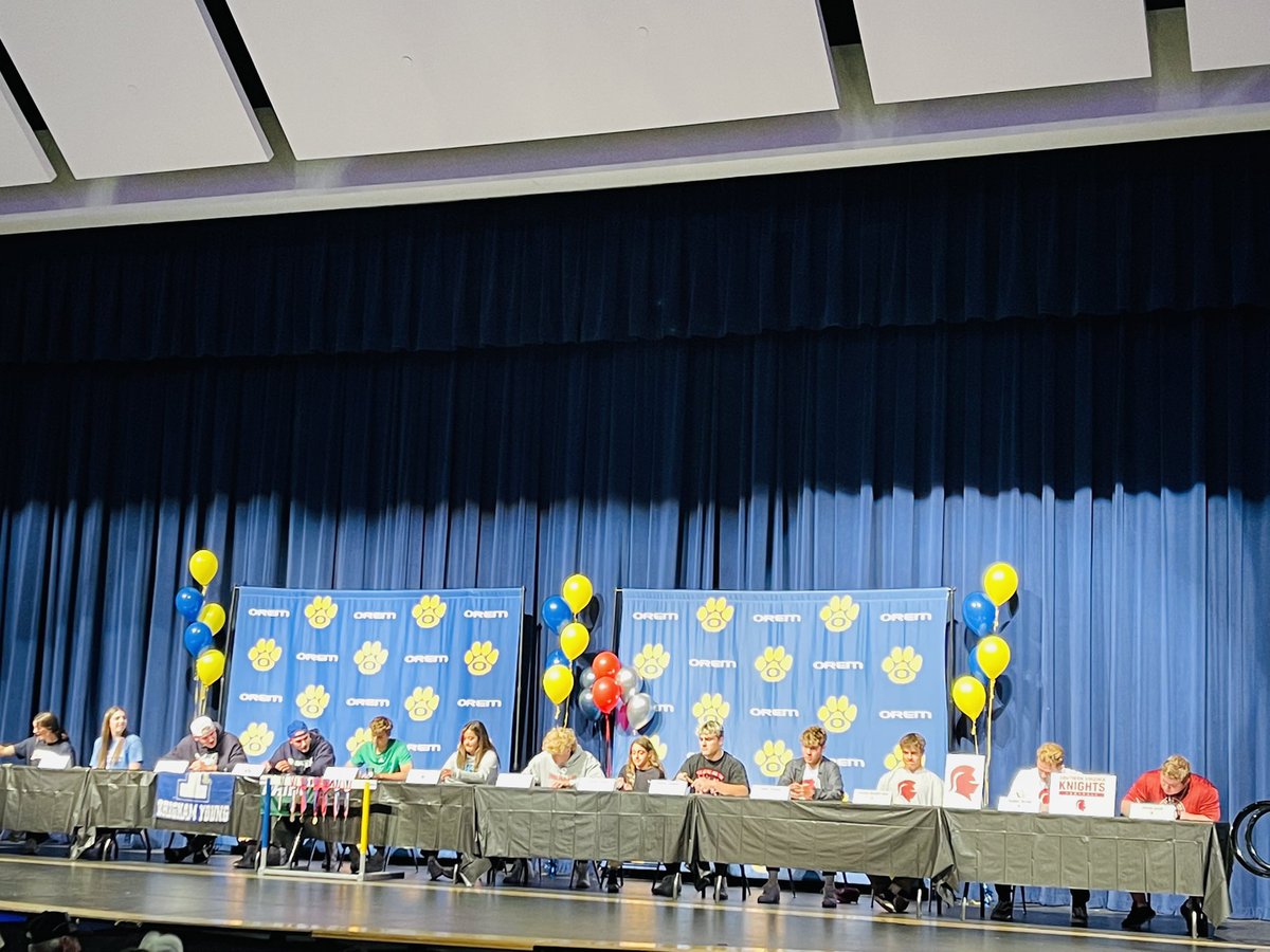 OHSTigers's tweet photo. A huge CONGRATULATIONS to these Tigers who signed to play a variety of sports at the next level yesterday!! We are so excited for you to continue your education and athletic careers. Way to go!! 🙌🏼🐯💙 https://t.co/hEK3stVndX