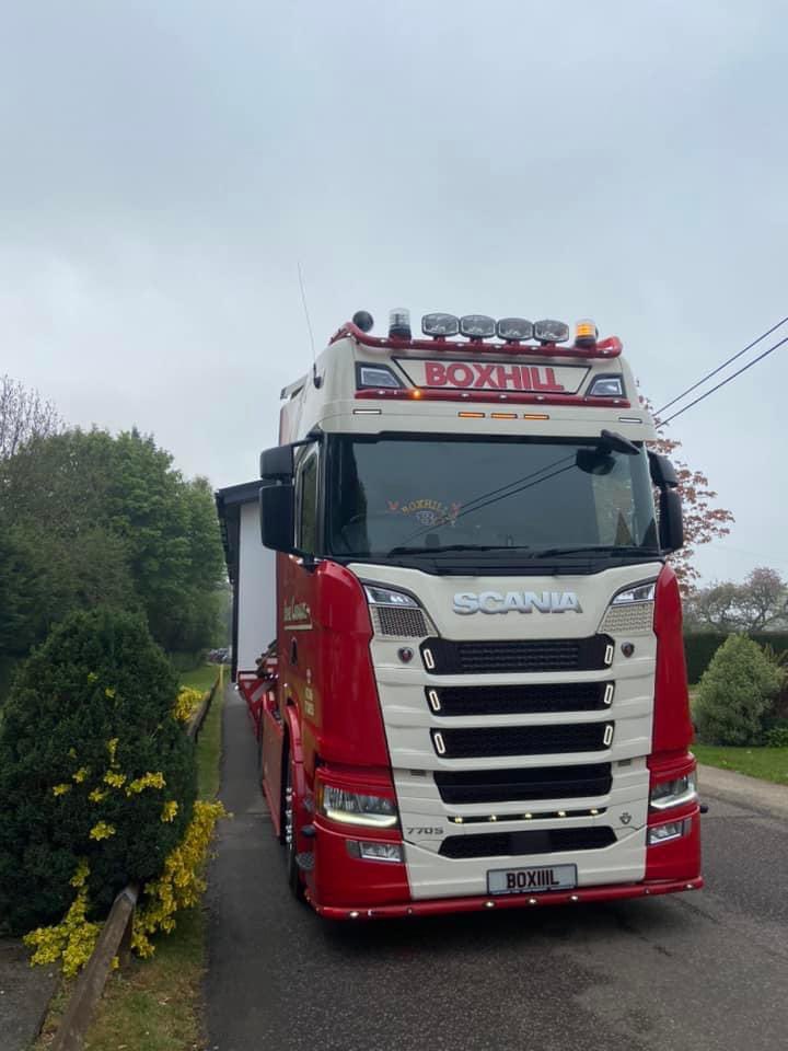 BoxhillCaravan's tweet photo. 42 x 20 @prestigePLH being transported by our @ScaniaUK #770s. #parklife https://t.co/nOuf5kHEFD