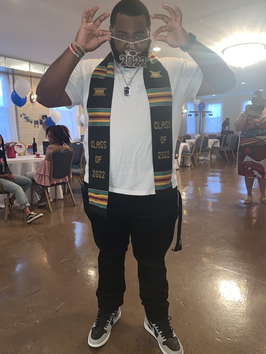 BigDickerson95's tweet photo. I put in leg work, so you won’t ever see my hands out🎓🤝 https://t.co/ImiO3aCbcf