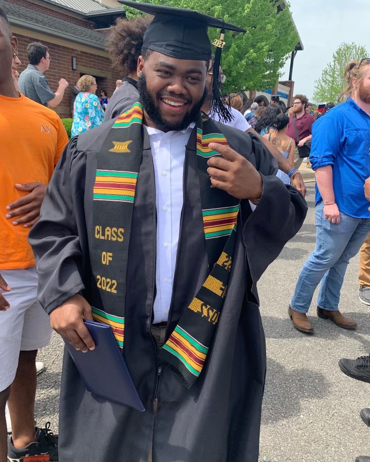 BigDickerson95's tweet photo. I put in leg work, so you won’t ever see my hands out🎓🤝 https://t.co/ImiO3aCbcf