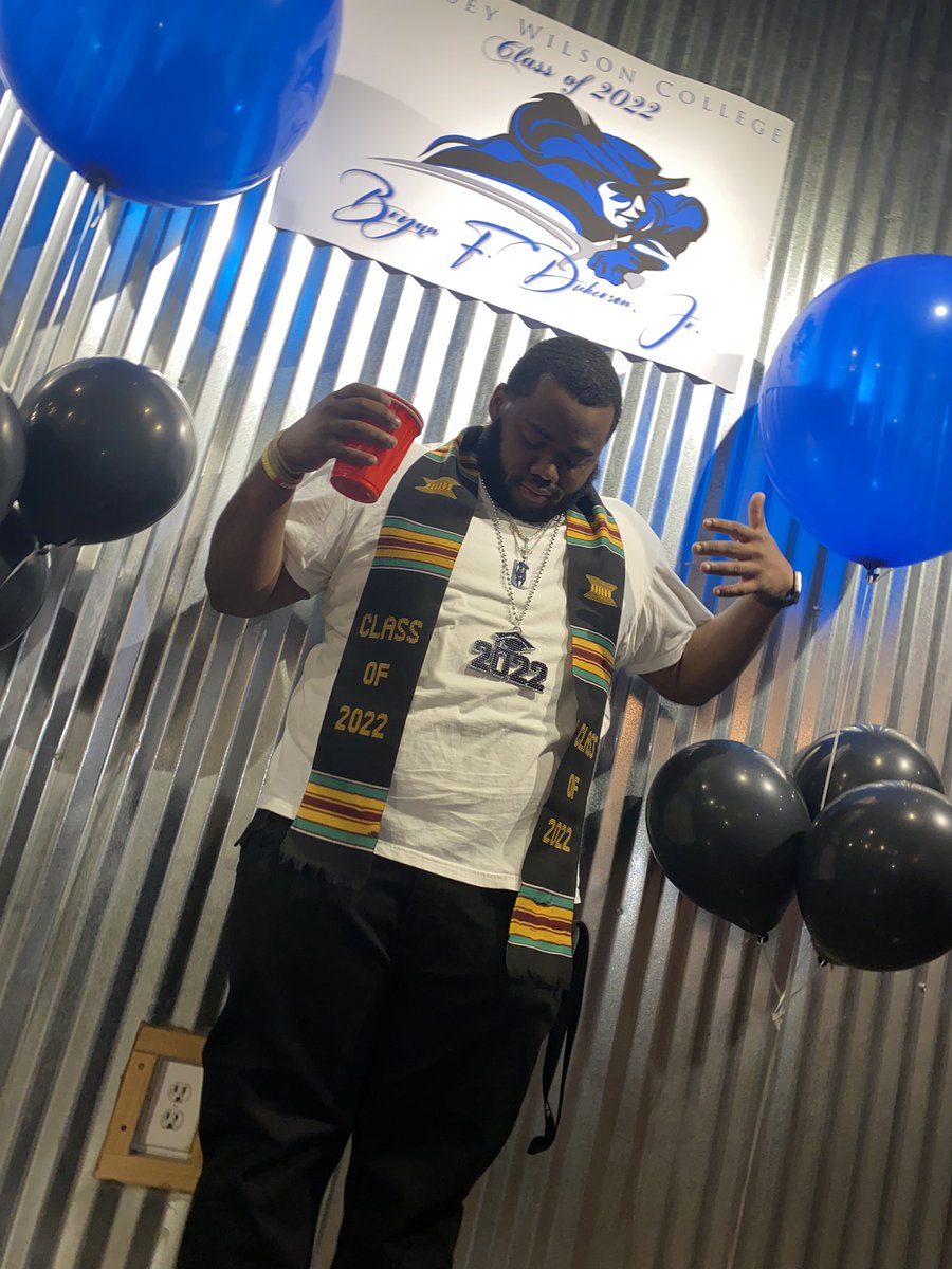 BigDickerson95's tweet photo. I put in leg work, so you won’t ever see my hands out🎓🤝 https://t.co/ImiO3aCbcf