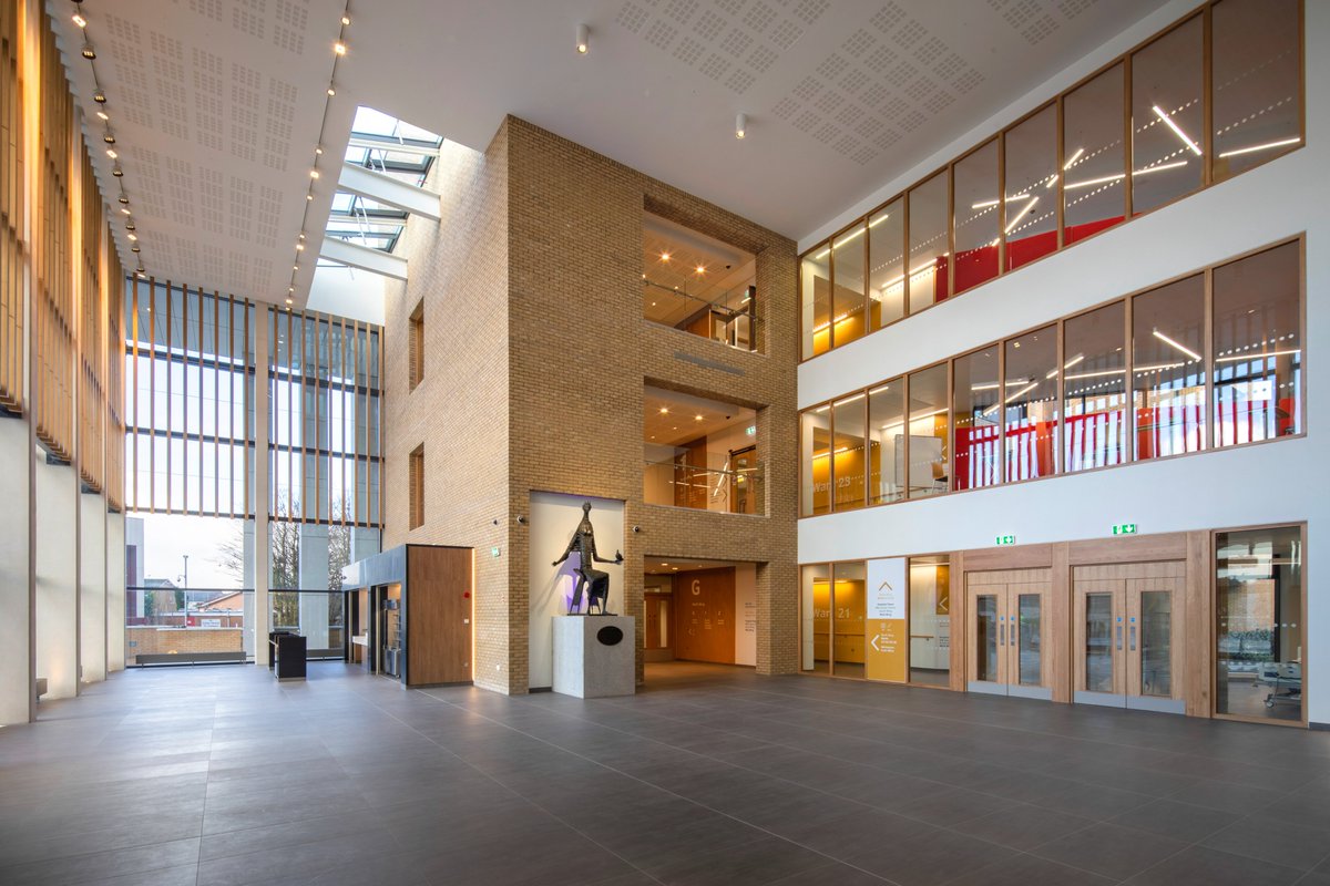 ArchitectureNI's tweet photo. RSUA Design Award Winner: Altnagelvin Acute Hospital North Wing. Designed by @HLMArchitects and @HBDarchitects for @WesternHSCTrust. #rsuadesignawards22 #awards #winner #northernireland #architecture https://t.co/nknhdgcsbg