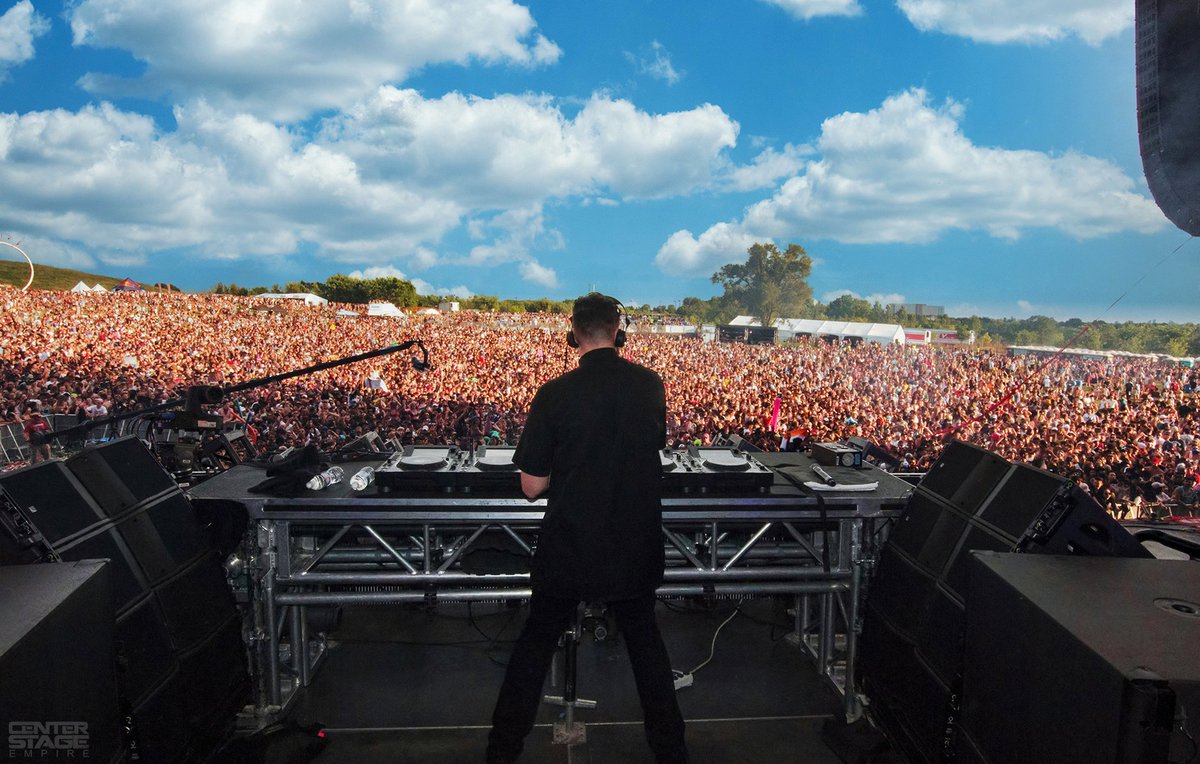 Church with <a href="/tchami/">Jacob Nielsen</a> at @veldmusicfestival 2017 🙏 🕍 such an epic moment! 📸 <a href="/IAMFOSS/">⚔ FOSS ⚔</a>

#veldmusicfestival #edmfestival #torontoravecommunity #torontobasscommunity #housemusic #bassmusic #basshouse #electro #deephouse #tchami #confessionlabel #veldfest #veldmusicfest