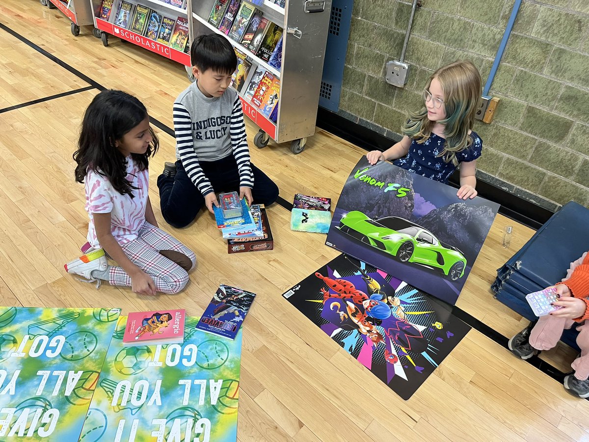 BBH_Yoo's tweet photo. Thank you for supporting our love of reading! #TeamMackay @Scholastic https://t.co/A7EVUDEuzF