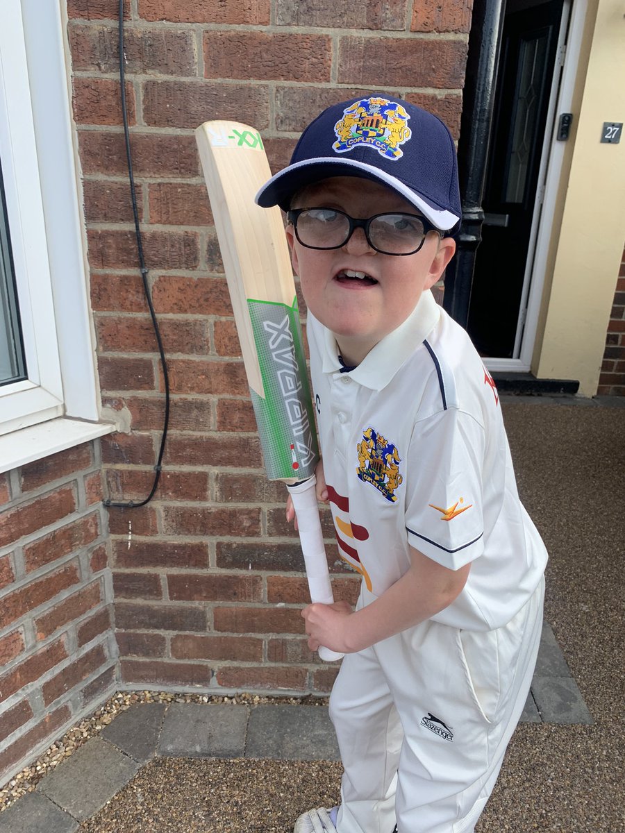 algarvedonna's tweet image. Lewis played his first official U9 game of cricket, he loved sporting his new bat @KippaxCricket kindly made him last year! #everythingspossible #choosekind @TEAMLEWIS8 First win for the team!
