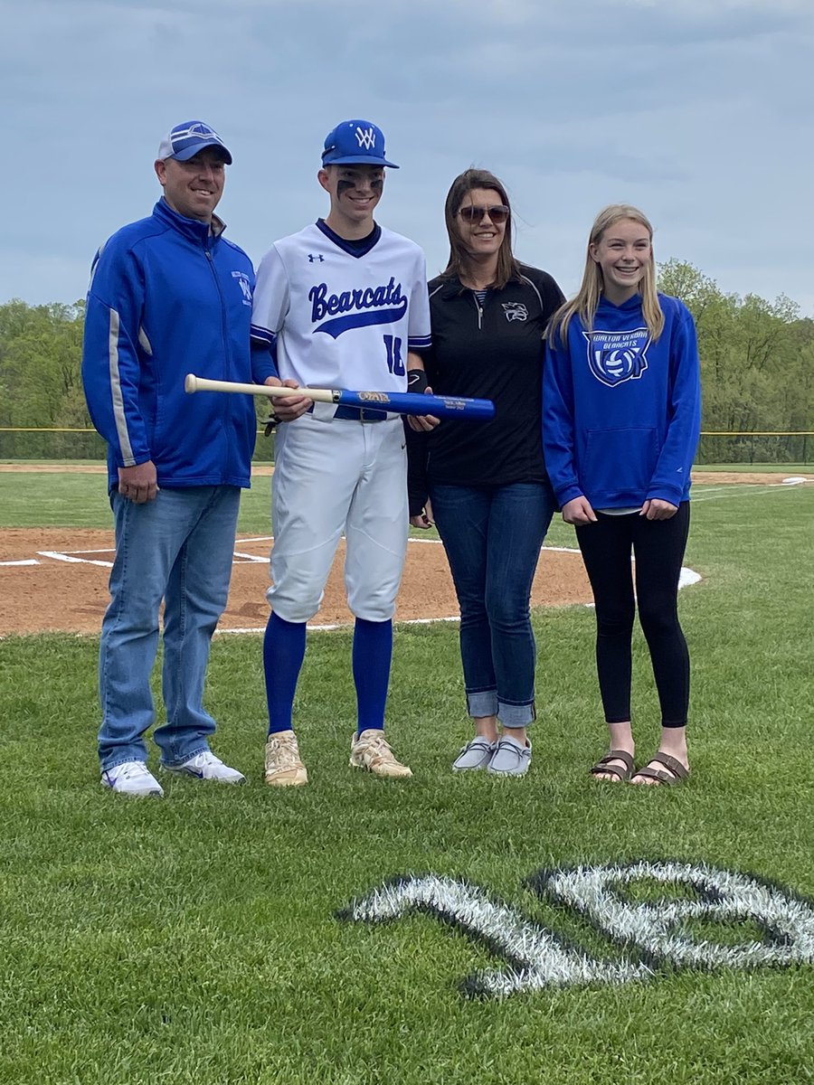 <a href="/nick_allen1825/">Nick Allen</a> and family #seniornight