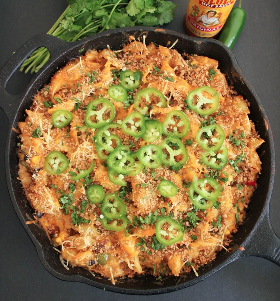 For any of you celebrating Cinco De Mayo today, I highly recommend whipping up a batch of this fiesta-inspired Mac and Cheese. You can thank me later...
domesticate-me.com/mexican-mac-an…