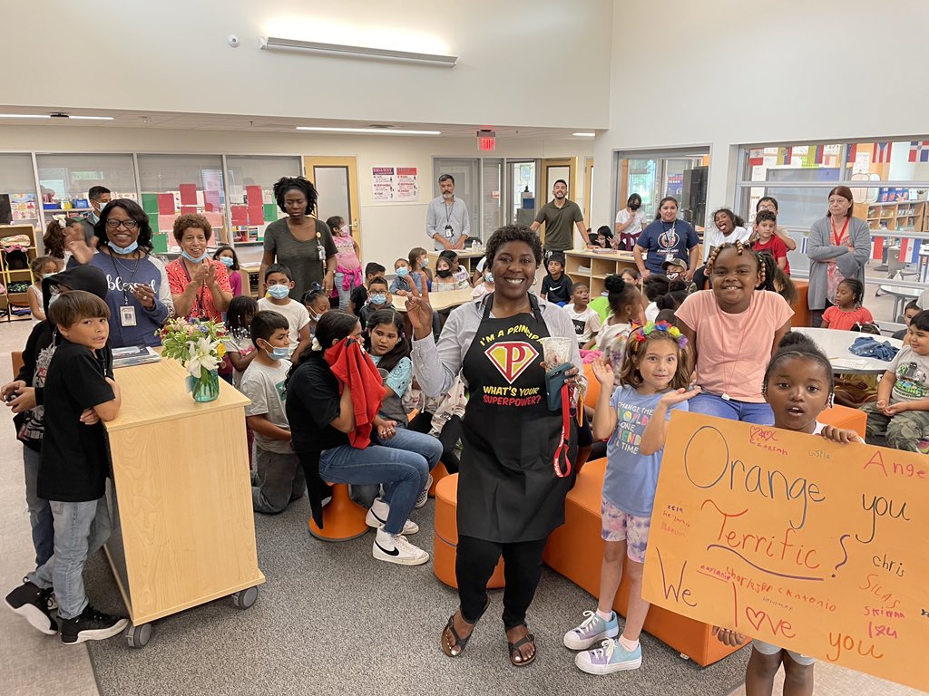 NSHornsDen's tweet photo. Honoring our wonderful principal! We are lucky to have her. @_normansims @#austinisd #principalappreciation https://t.co/mmCT2kcE2u