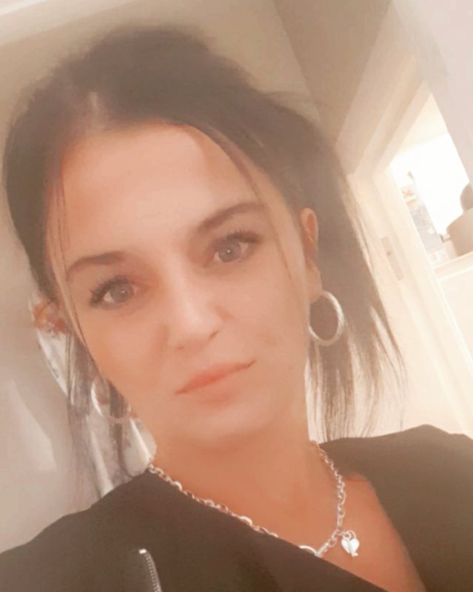 KJarvisOfficial's tweet photo. #newhairday 
#igobacktoblack https://t.co/VbPFfHyWIz