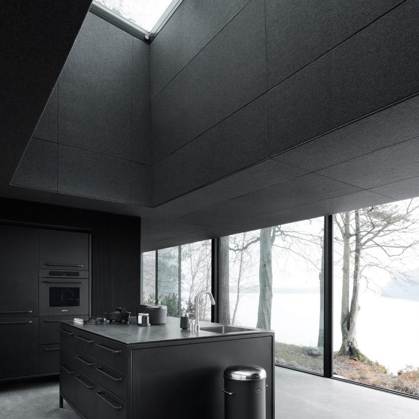 CK_KitchenBath's tweet photo. All of you #Revengeofthe5th fans might find black to be a more fitting color! Would you be bold enough to have an all #black #kitchen?
 #starwars #sithday #bold https://t.co/Q104zKXZlb