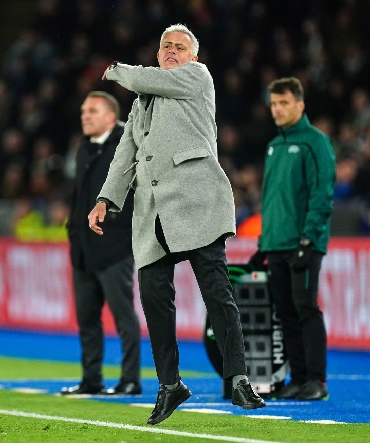 idextratime's tweet photo. Jose Mourinho adalah pelatih pertama dalam sejarah yang mampu mencapai final Champions League, Europa League, dan Conference League. Special One. 🔥🔥🔥

🏆 #UCL 2004, 2010
🏆 #UEL 2003, 2017
🏆 #UECL 🔜👀 https://t.co/ty8PdxHok5