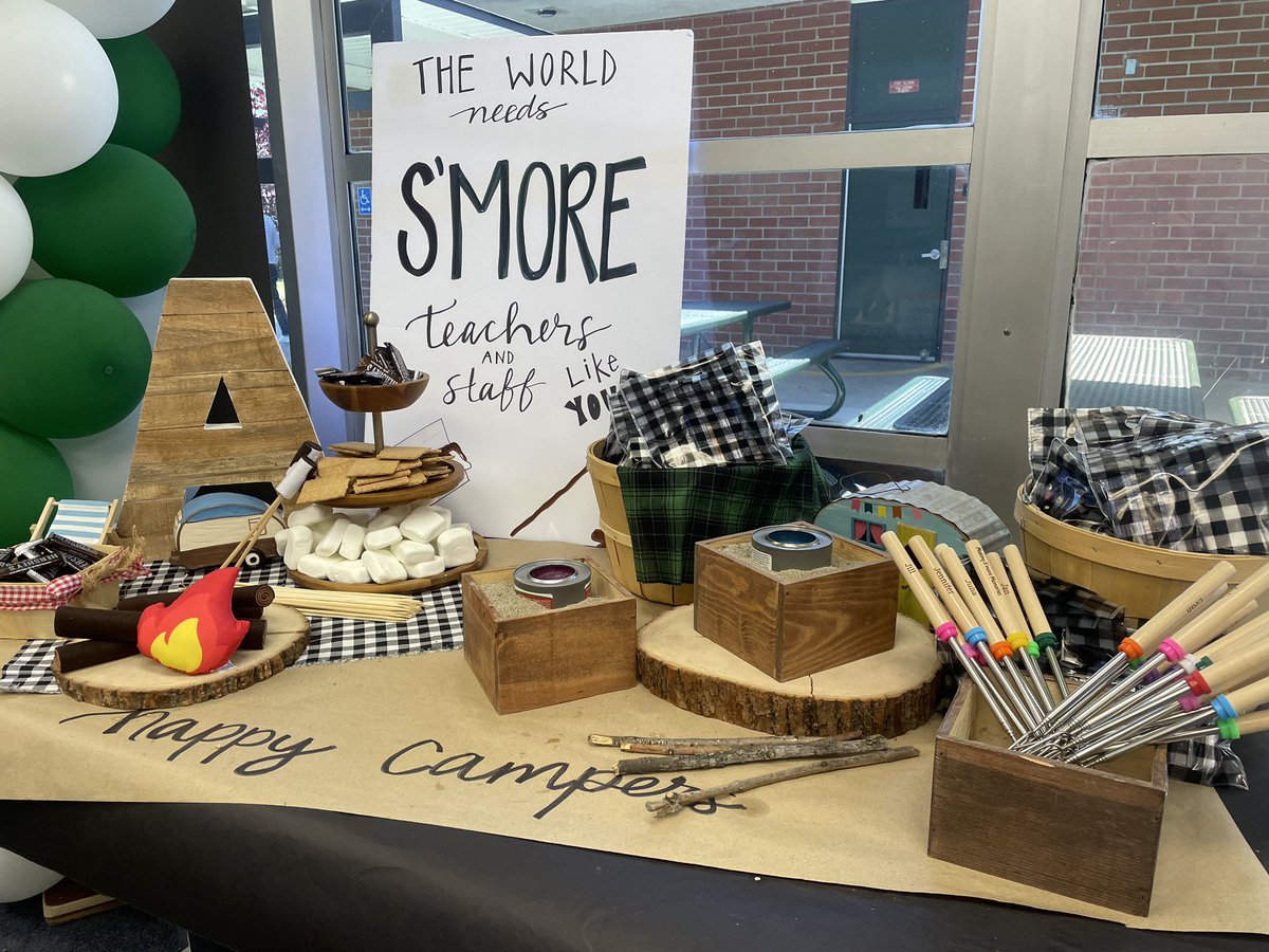 acaciamagnet's tweet photo. The world needs s’more teachers &amp; staff like our Acacia staff 💚 A very big ‘thank you’ for the people who make our school a great one to be at. We appreciate you all! ☺️ https://t.co/UjJ0YpL7va