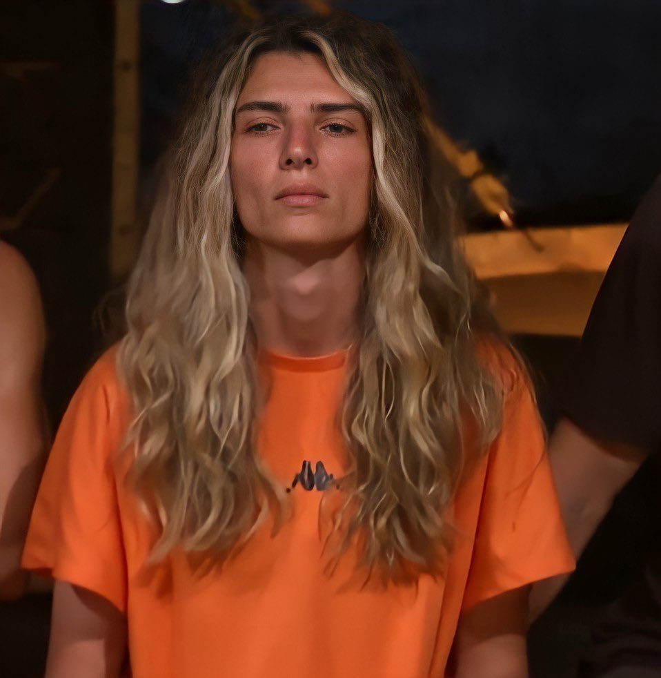 survivorviewer1's tweet photo. Biri canım qanım Azərbaycanlı Pərvizim🥹🖤 Biri annesine verdiği söz ve acısıyla kalbimi parçalayan Mervem Kime üzüleceğime şaşırdım … #perviz #MerveAydın #SurvivorAllStar2020 #survivor2022allstar https://t.co/9qoMxG7ZJG