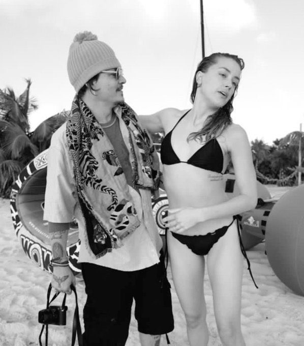 ReemDepp's tweet photo. Amber is taking about the December 2015 incident in the Bahamas which she claims that Johnny left her with “broken ribs, busted lip,two black eyes and a broken nose”

Here she is👇🏻👇🏻👇🏻 https://t.co/98mPw6FFBp