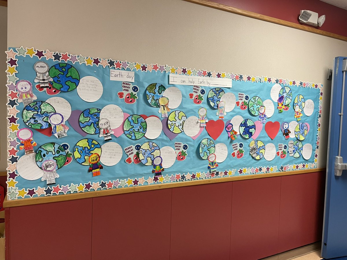 Angelabean27's tweet photo. Today, on Nation Astronauts Day, I taught my students about my grandfather Alan Bean. My hope is that I inspire others to follow their dreams. #AlanBean #Kindergarten #NationalAstronautDay https://t.co/N9DeITtQoi