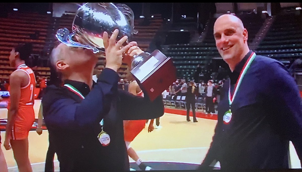 vnghoops's tweet photo. Congratulations to our coaches George Dikaioulakos and Petros Prekas who led @familaschio to winning the @legabasketfem championship🏆🏀🇮🇹 https://t.co/iimsDRWjwx