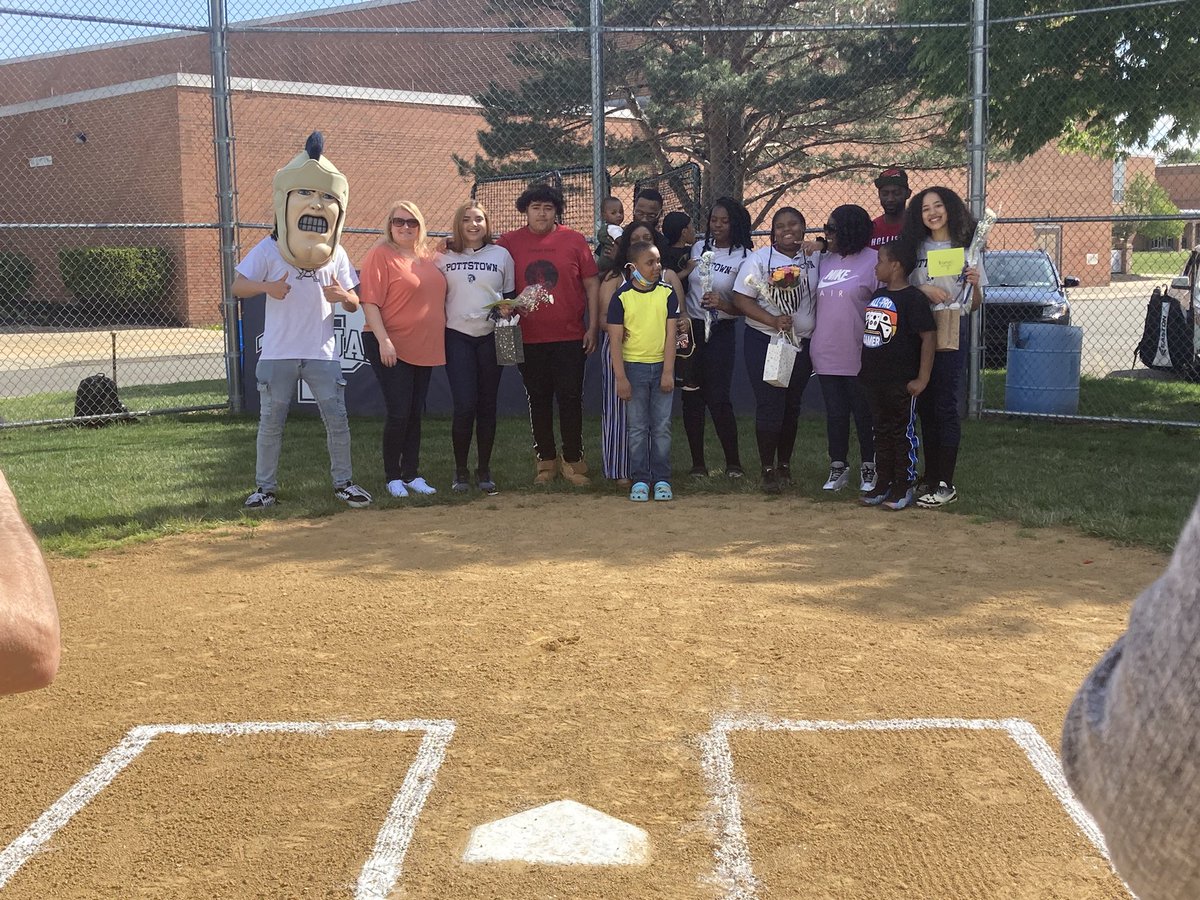 PottstownTrojan's tweet photo. More from our Pottstown Softball Senior Recognition!!
#PHSSoftball @pottstownschool @PottstownHigh @JohnJarmato @PSDRODRIGUEZ @AustinHertzog @Owen_McCue @Rickmartin2022 https://t.co/oXnU87zBsq