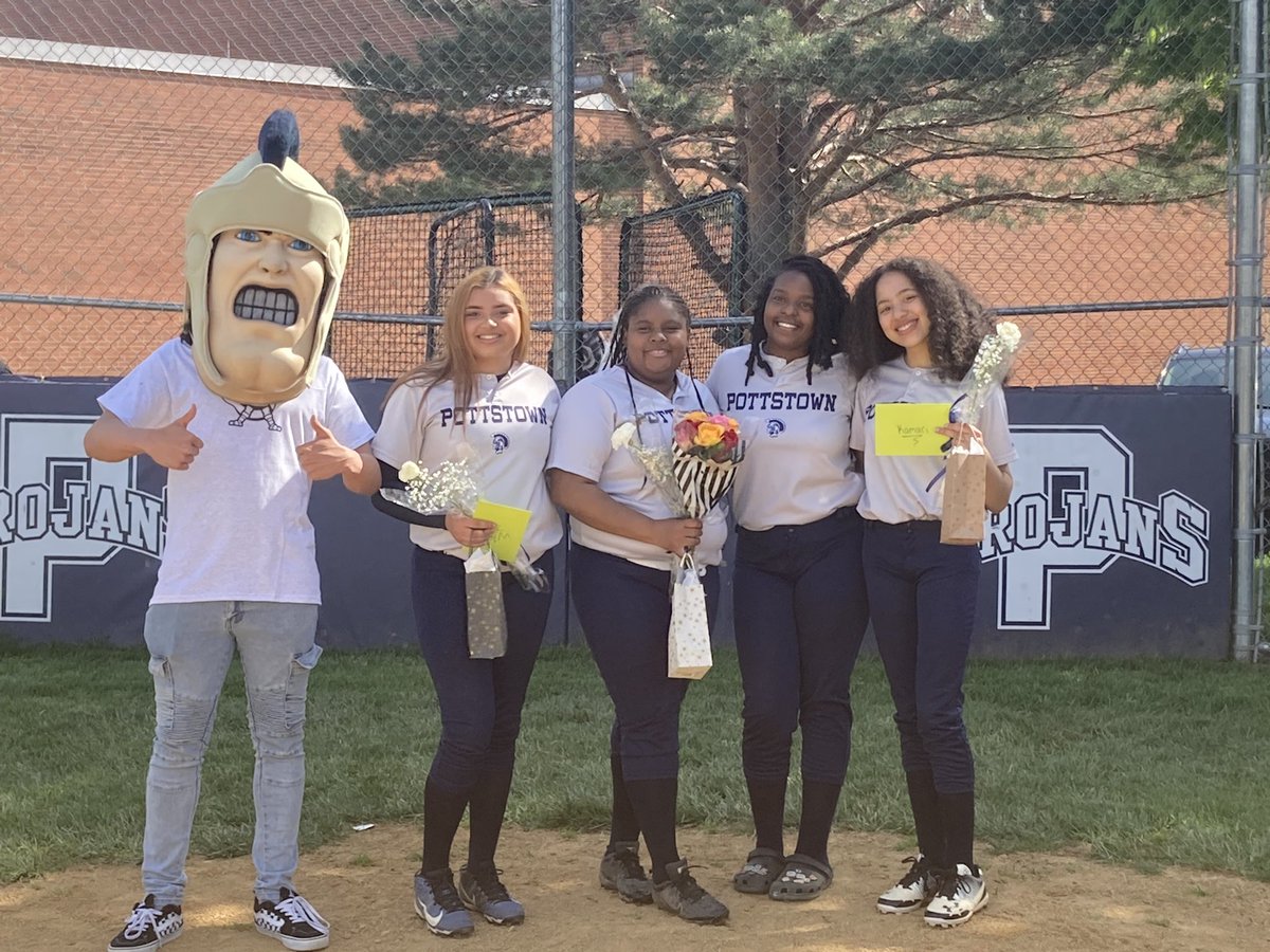 PottstownTrojan's tweet photo. More from our Pottstown Softball Senior Recognition!!
#PHSSoftball @pottstownschool @PottstownHigh @JohnJarmato @PSDRODRIGUEZ @AustinHertzog @Owen_McCue @Rickmartin2022 https://t.co/oXnU87zBsq