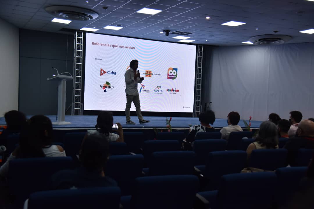MinturCuba's tweet photo. Diego Rodriguez, Cofundador y Jefe Ejecutivo de la plataforma #Passporter promueve publicidad de alto impacto en #FitCuba2022; mostrando el destino de una forma atractiva y creando productos para posicionarlos. https://t.co/xVETcRhEzE
