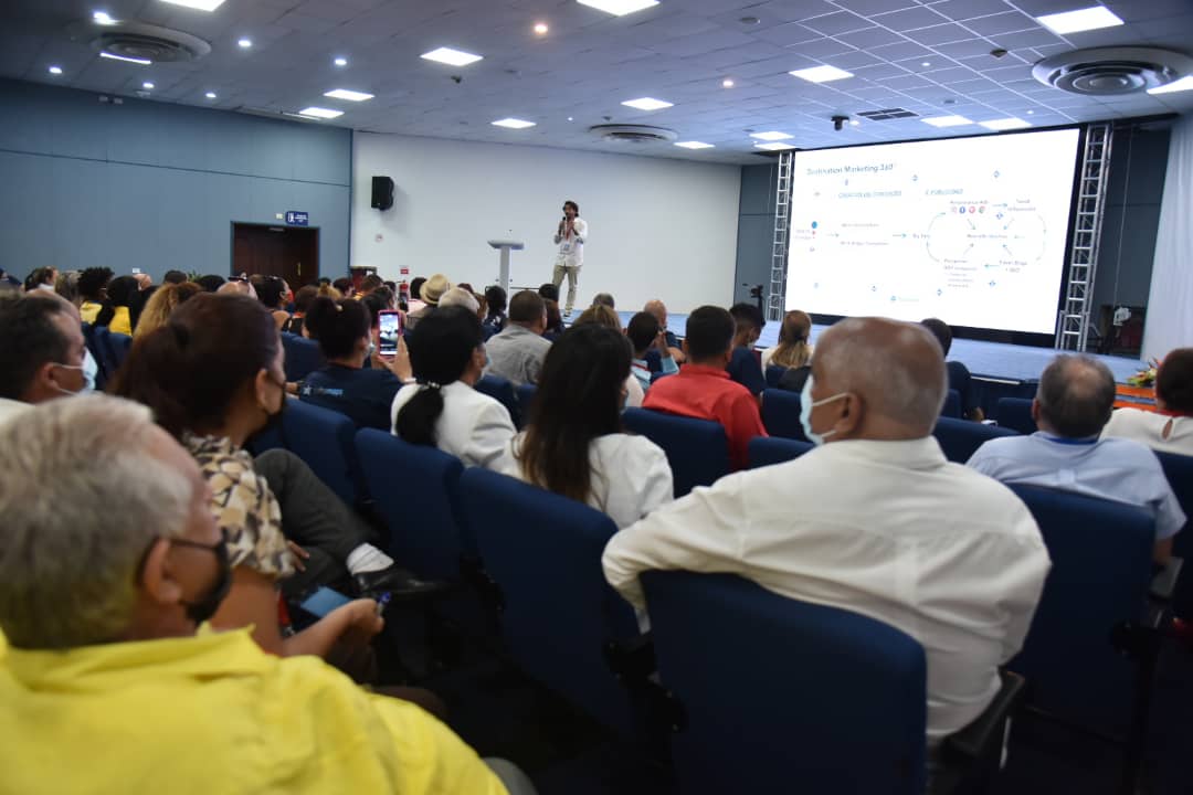 MinturCuba's tweet photo. Diego Rodriguez, Cofundador y Jefe Ejecutivo de la plataforma #Passporter promueve publicidad de alto impacto en #FitCuba2022; mostrando el destino de una forma atractiva y creando productos para posicionarlos. https://t.co/xVETcRhEzE