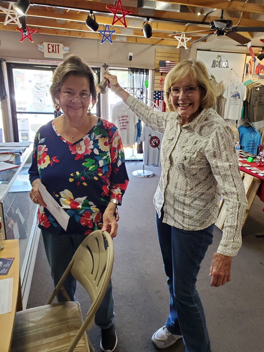LoriMillsAZ's tweet photo. I need to get a bigger bell! We ring it super loud when someone switches parties🥳🥳🥳🛎🛎🛎🇺🇲🇺🇲🇺🇲🇺🇲
#AZGOP #AZRepublicans #votered #GilaCountyGOP #LeadRight #GOP #donewithdemocrats https://t.co/6l69JcCBhZ