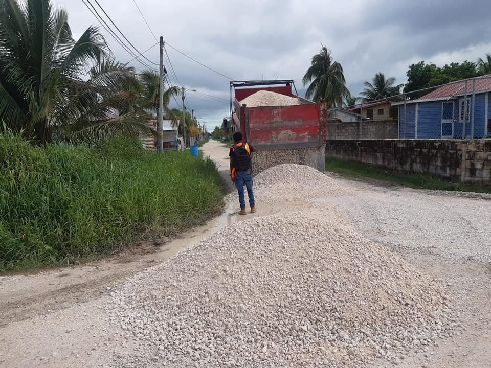 VoiceCayo's tweet photo. Ministry of Infrastructure Development &amp; Housing
Our MIDH team is wrapping up this round of street works in Lake Independence in Belize City. It included patching, shaping, compacting and grading, as well as the placement of culverts to alleviate flooding during heavy rains. https://t.co/vxzOZBtGgl