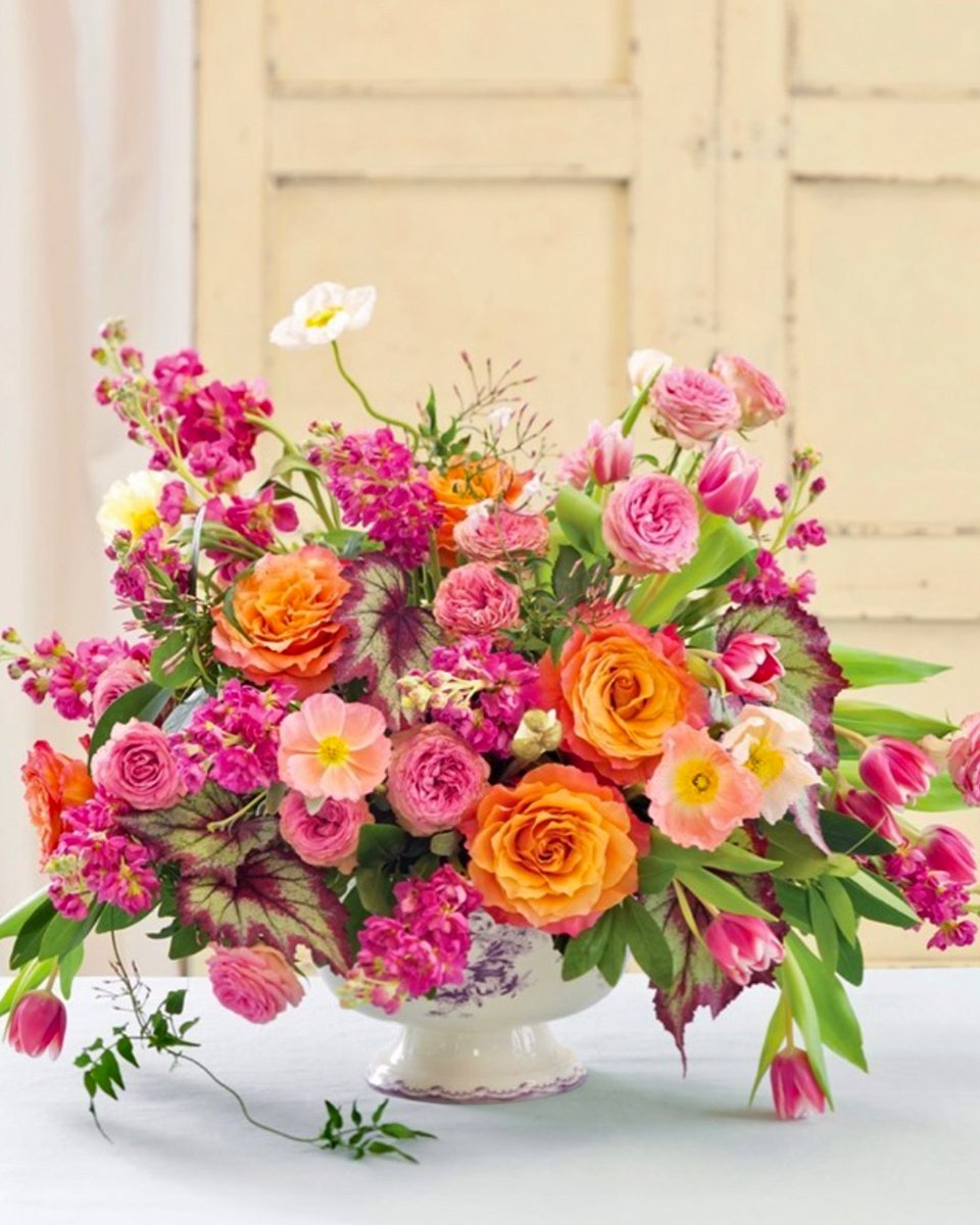SouthernLadyMag's tweet photo. “Never yet was a springtime, when the buds forgot to bloom.”—Margaret Elizabeth Sangster, poet

#southernladymag #flowers #pinkflowers #orangeflowers #sunset #poetry #MargaretSangster #floralarrangements #flowerinspo #prettyflowers #tabletopflorals #springinthesouth #bloom https://t.co/lMs14ObLIG