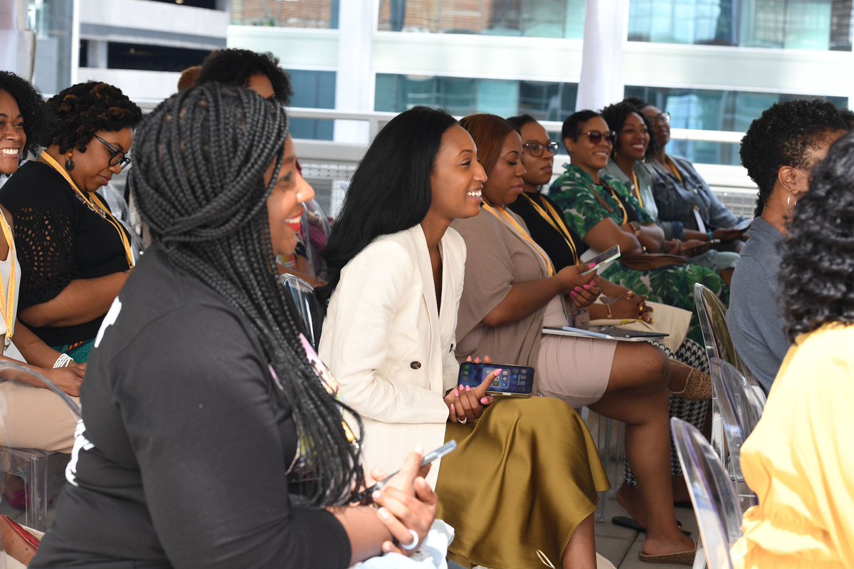 thefinancebar's tweet photo. Best guests. Best questions. Ready to incorporate #financialwellness into their lifestyle! #thefinancebar #MFAB #MyFinancesAreBeautiful #finance #women #personalfinance #wealth #generationalwealth #community https://t.co/5VyHai4AYt